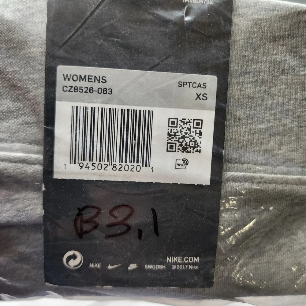 Sz XS Nike Women Essential Bike Shorts Light Grey‎ CZ8526-063 Dri-FIT New